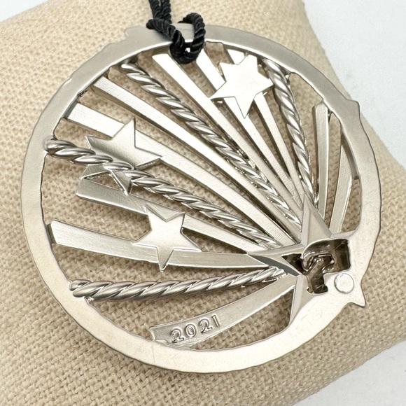 David Yurman 2021 Collectible Angelika Medallion Ornament w/Silk Cord - Picture 4 of 4